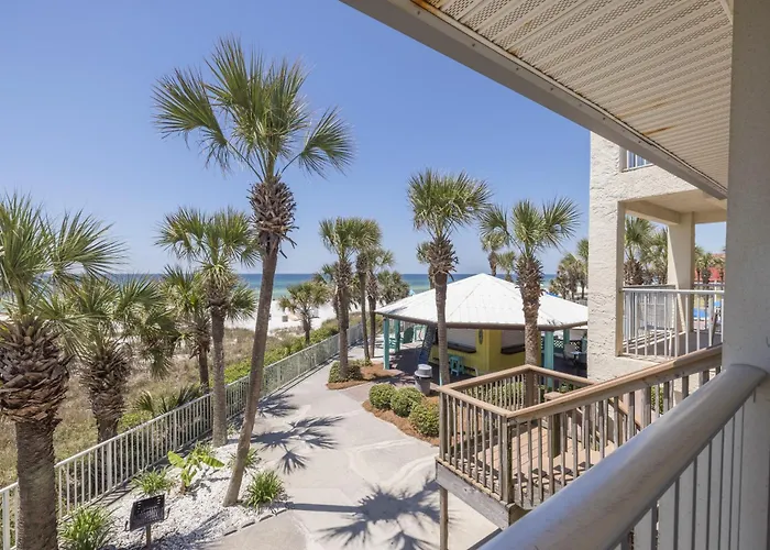 Beach hotel: Bikini Beach Resort