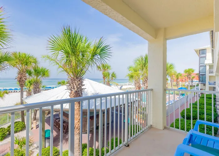 Beach hotel: Bikini Beach Resort